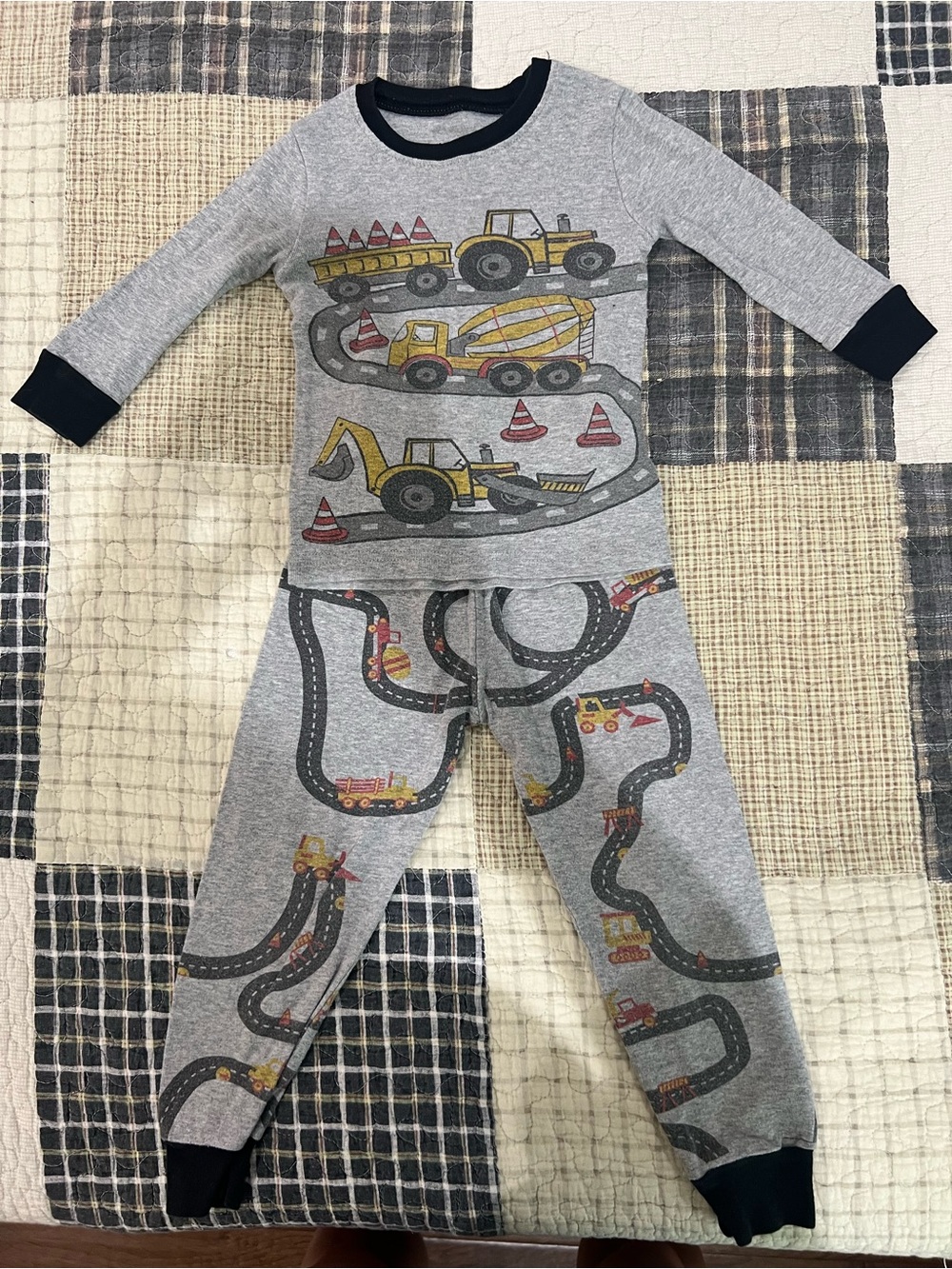 Bundle of Boys 2T Pajamas (6 sets) - Picture 7 of 8